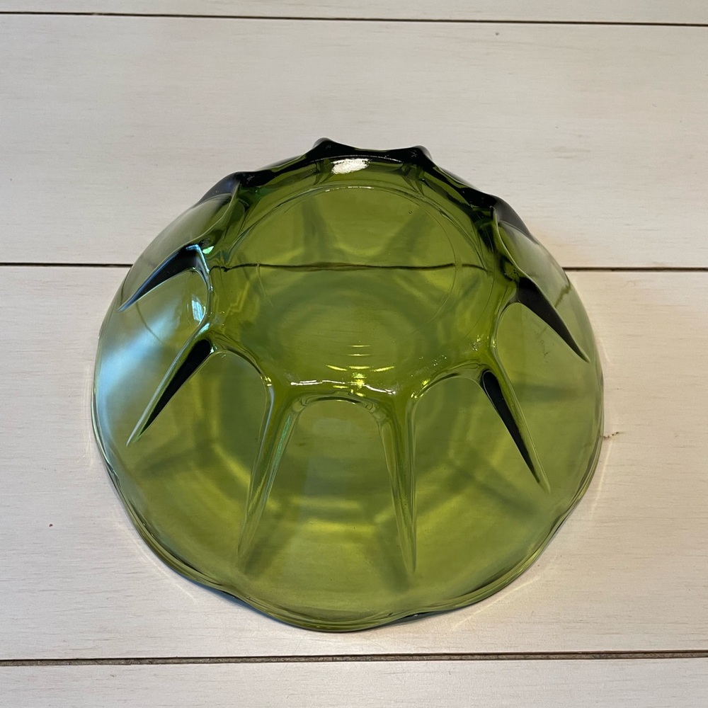 Vintage Anchor Hocking Swedish Modern Tulip Petal Serving Bowl Avocado Green - Picture 2 of 4